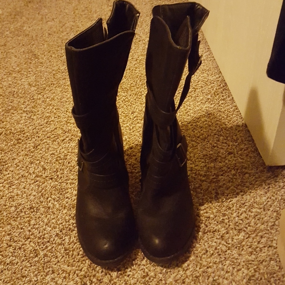 Black boots with a heel
